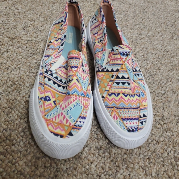 Mossimo Supply co womens slip On Shoes - Picture 2 of 9